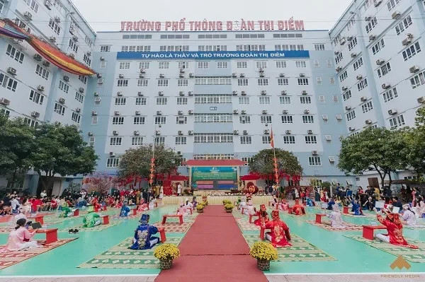 ị trí địa lý và khoảng cách từ nhà đến trường